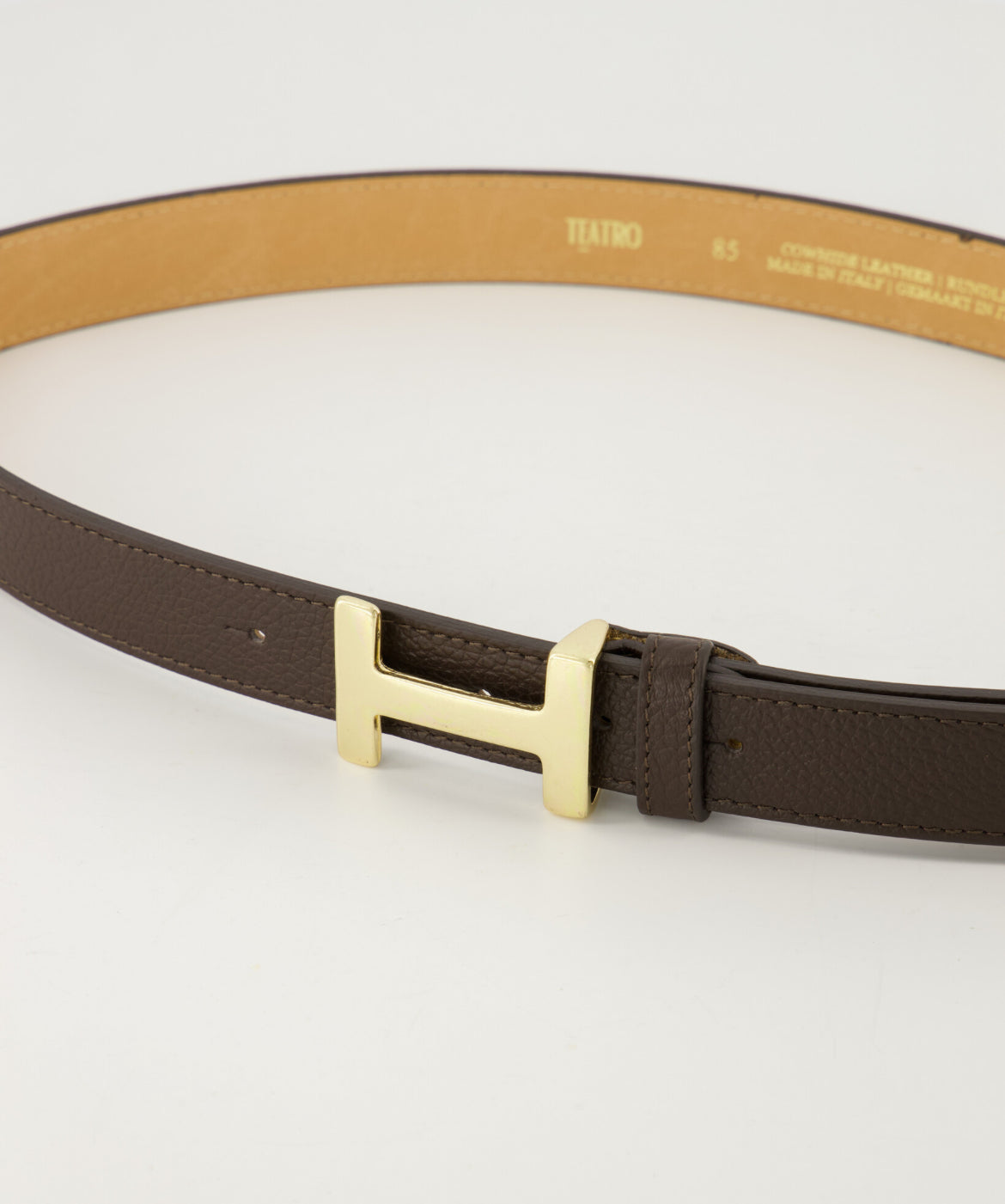 Hillary Riem | Donkerbruin