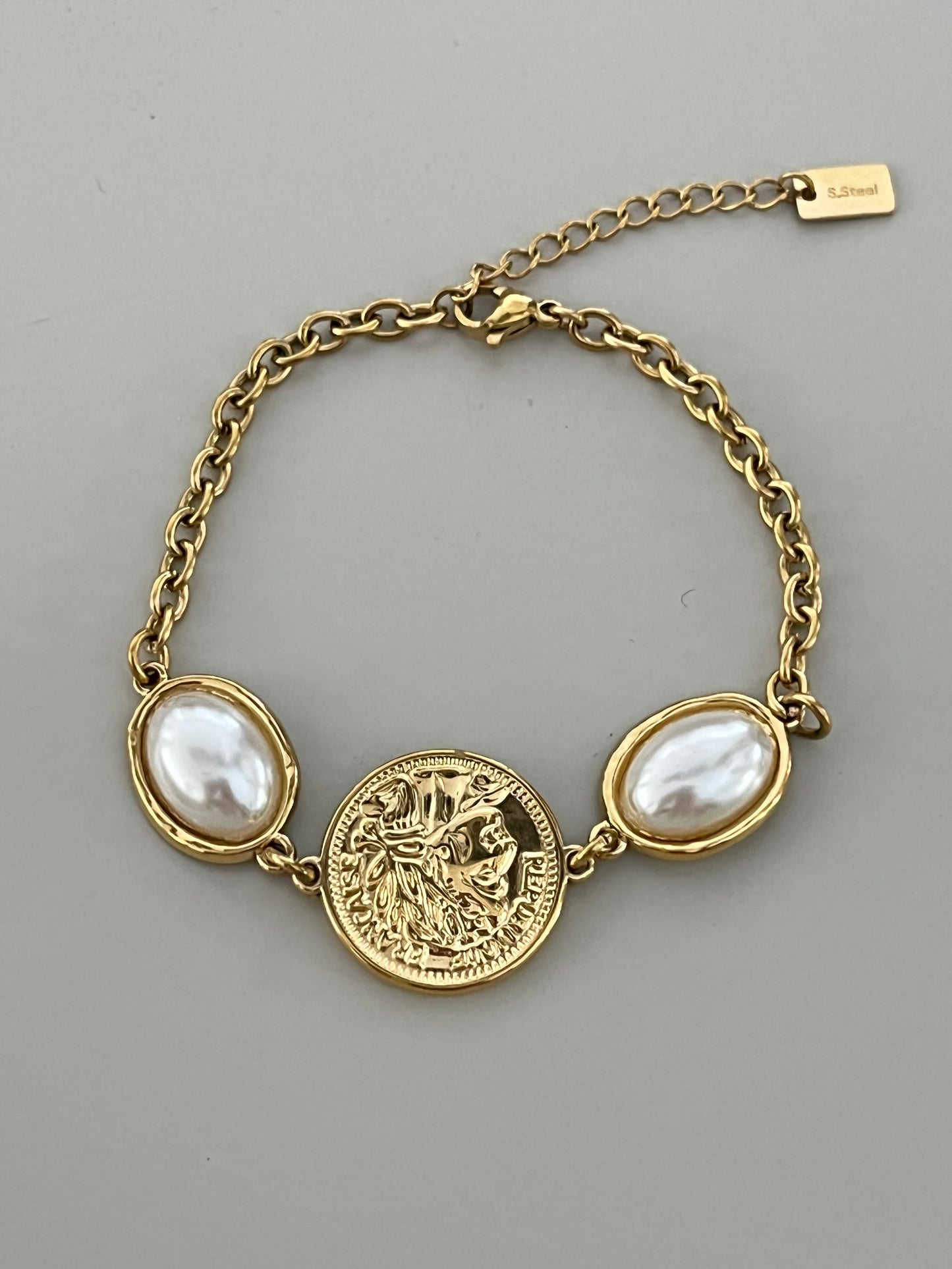 Tiara White Pearl Bracelet