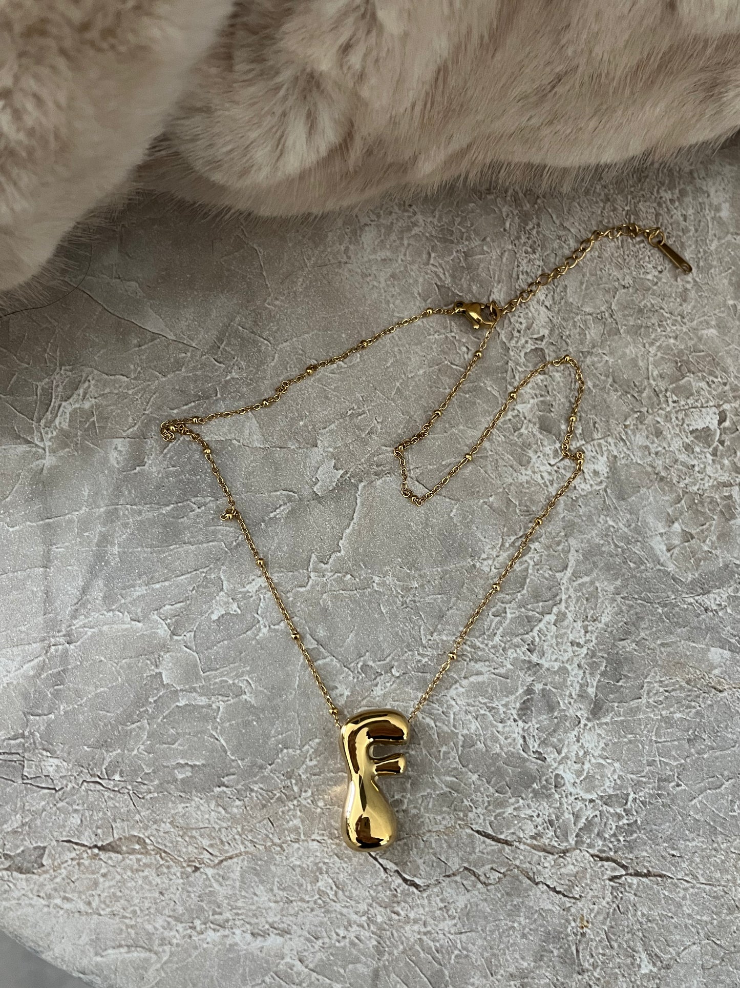 Initiaal Ketting | F