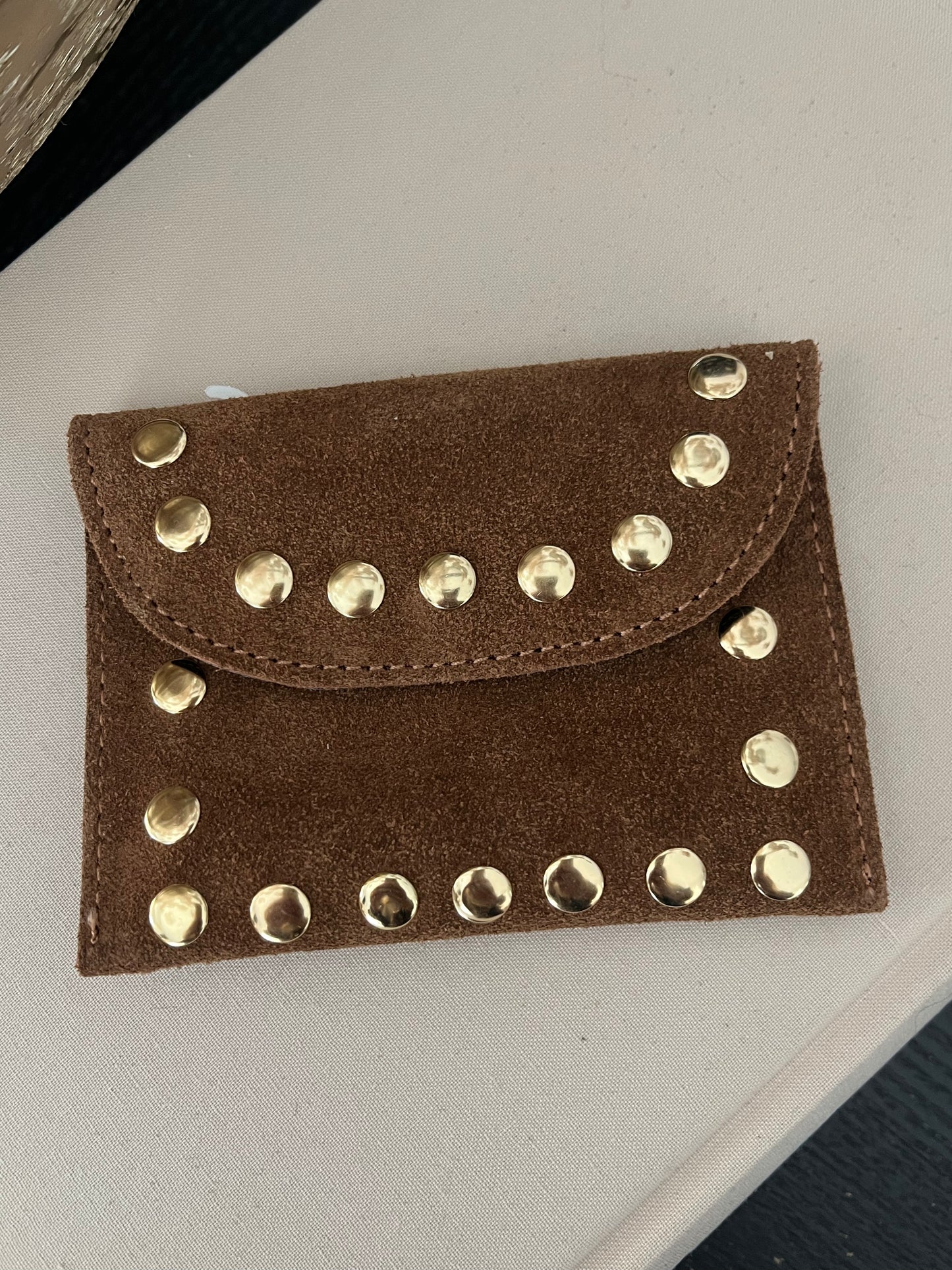 Pasjeshouder Studs Suede