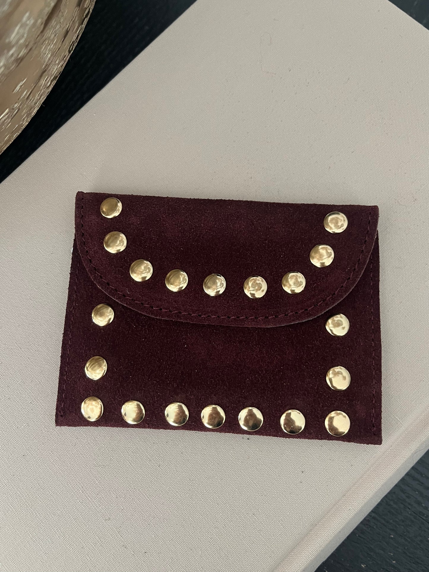 Pasjeshouder Studs Suede | Bordeaux