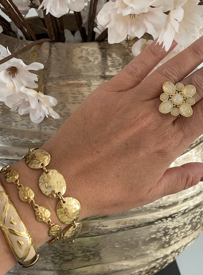 Flower Ring Statement | Beige