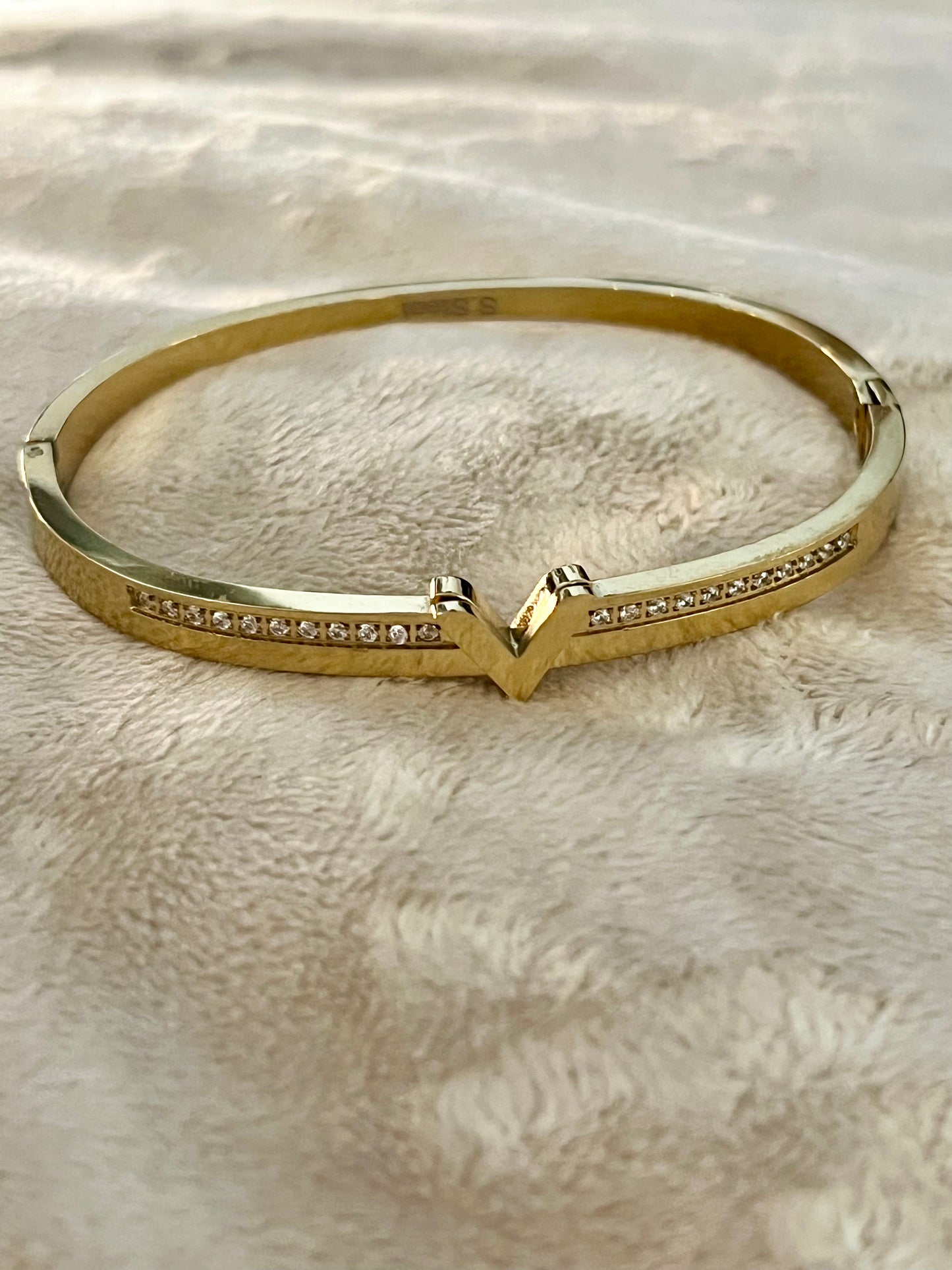 V Bangle