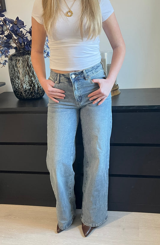 Jess Straight Fit Jeans L1195