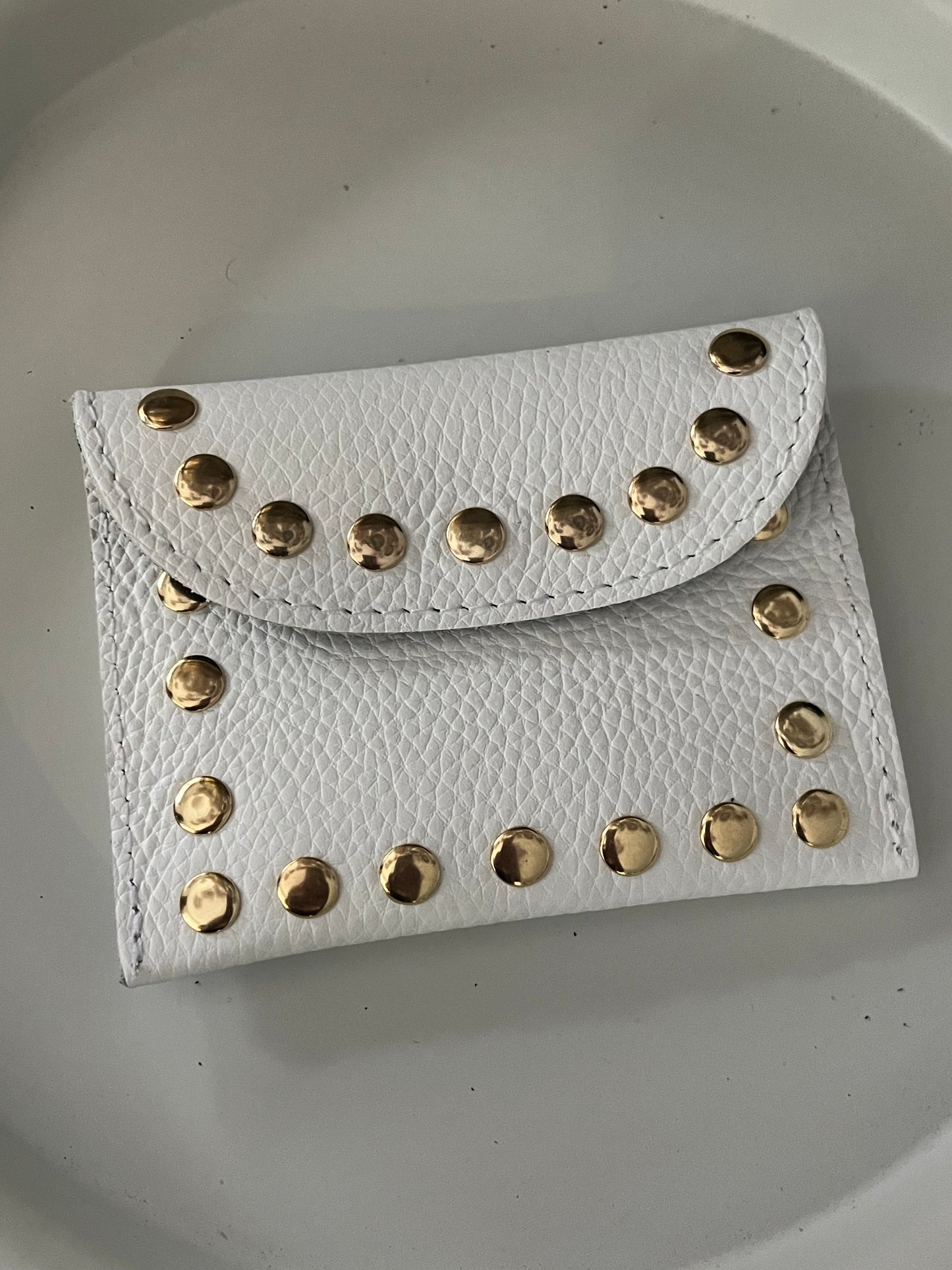 Pasjeshouder Studs | Wit
