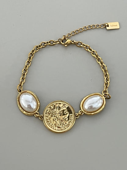 Tiara White Pearl Bracelet
