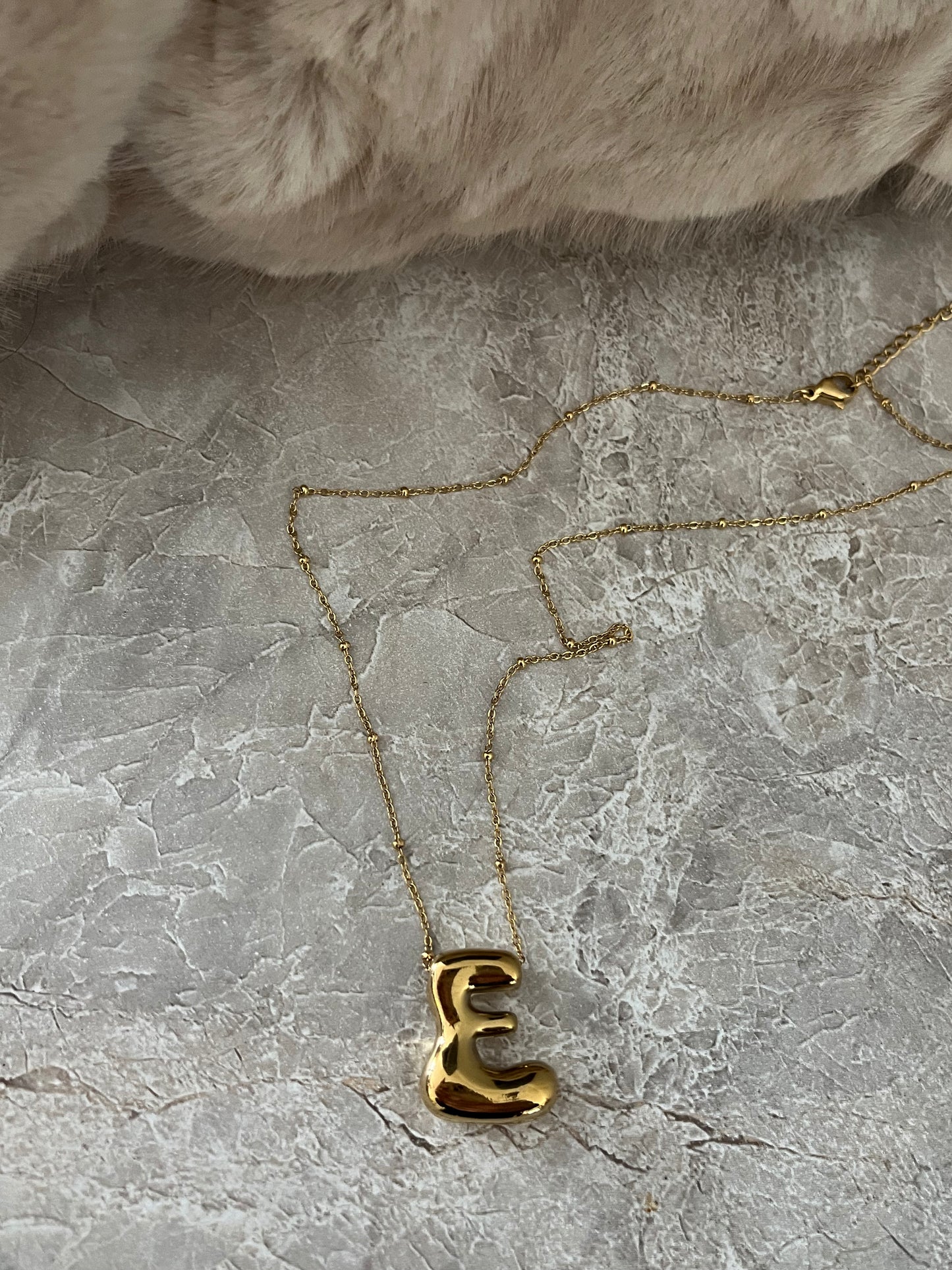 Initiaal Ketting | E