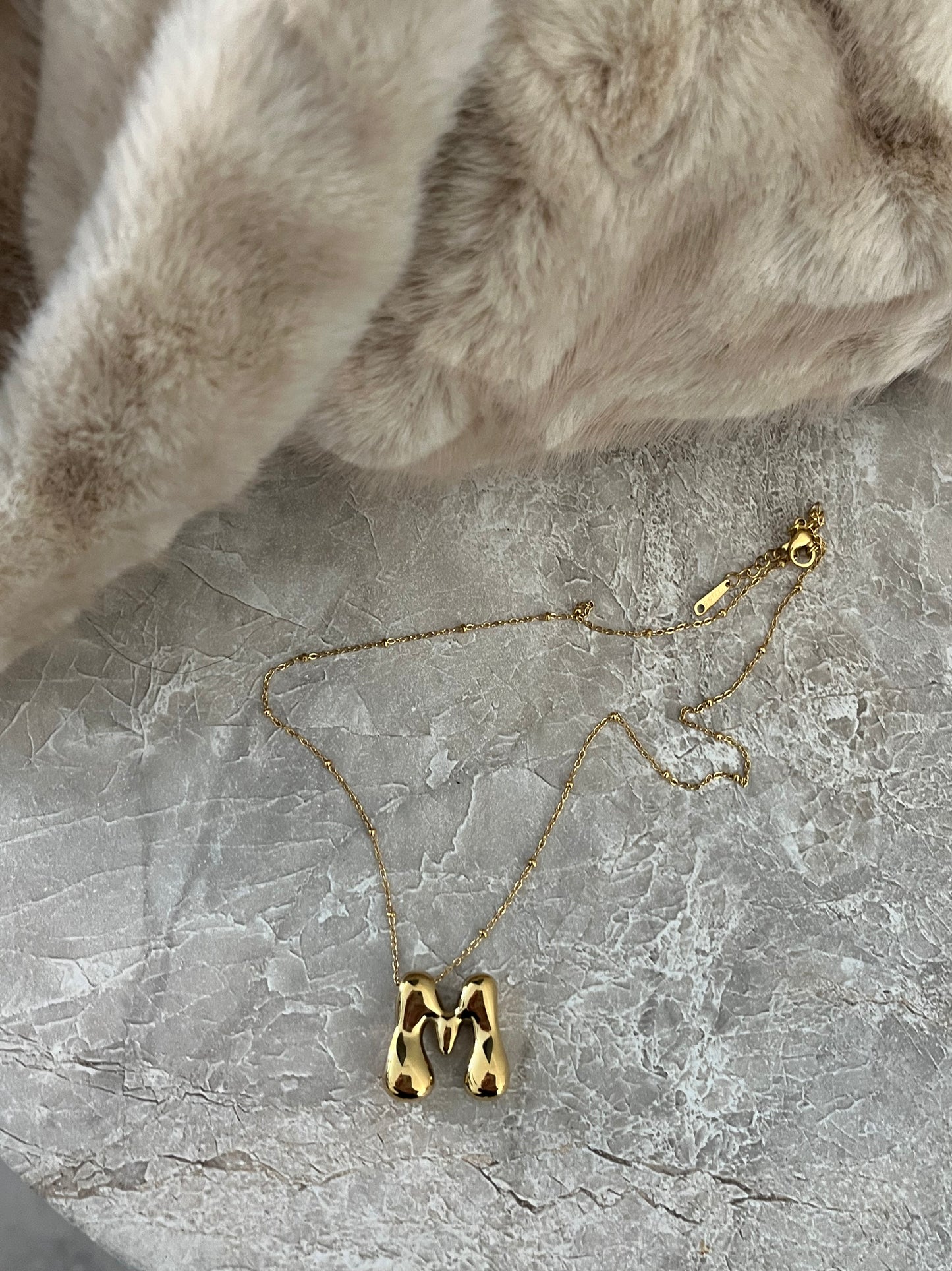 Initiaal Ketting | M