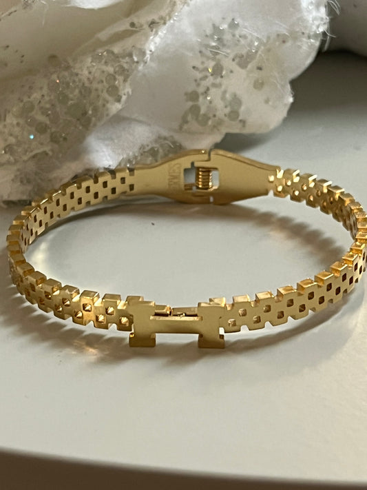 Hillary Bangle