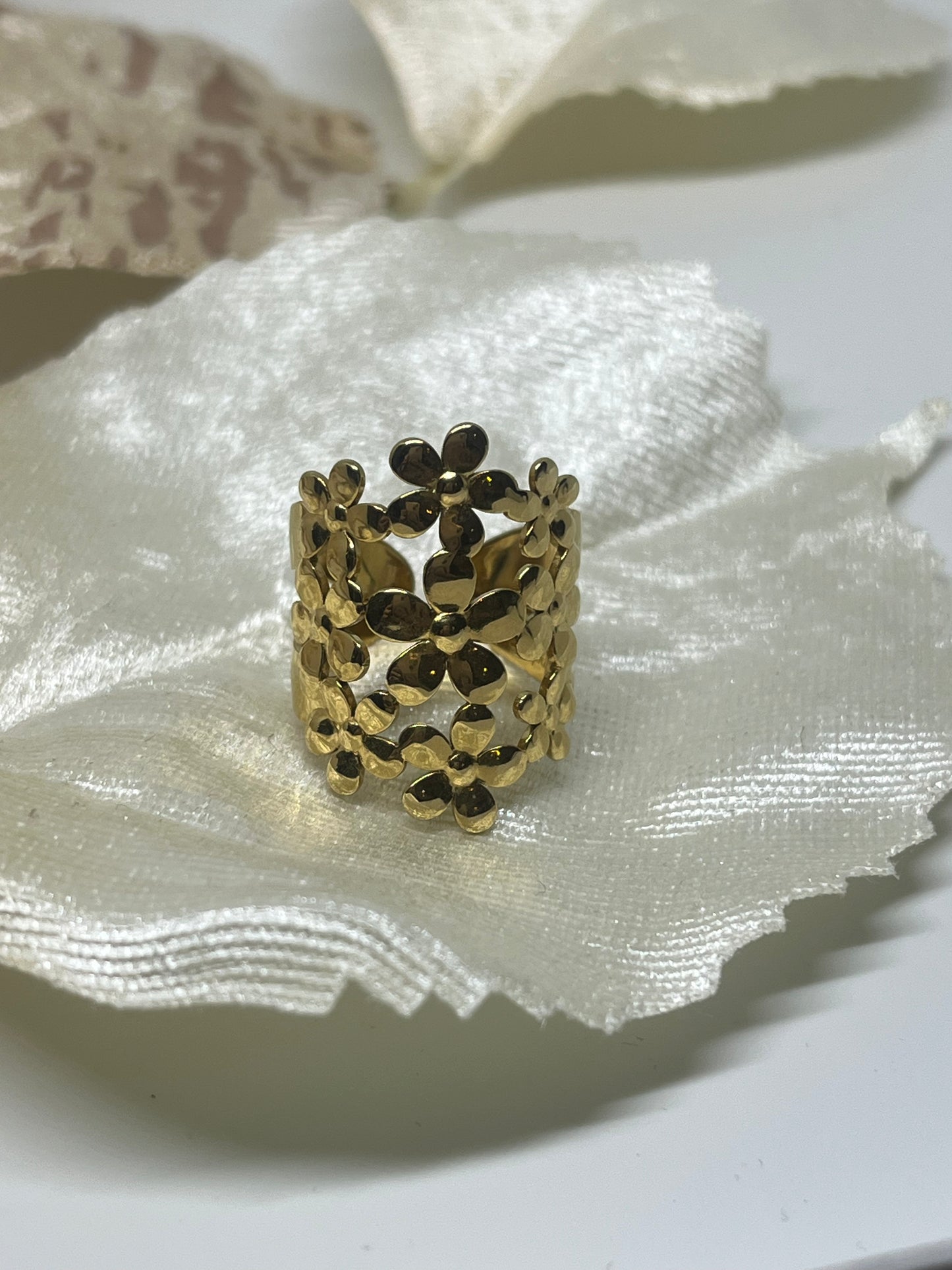 Ring Flower Statement